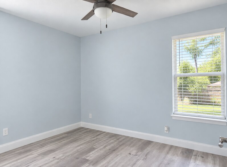 Building Photo - 2103 Wordsworth Dr