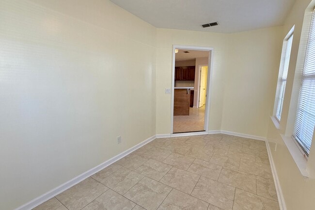 Building Photo - AVAILABLE NOW! (No Pets)