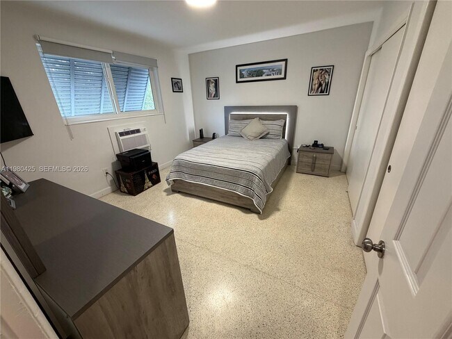 Building Photo - 3055 SW 1st Ave