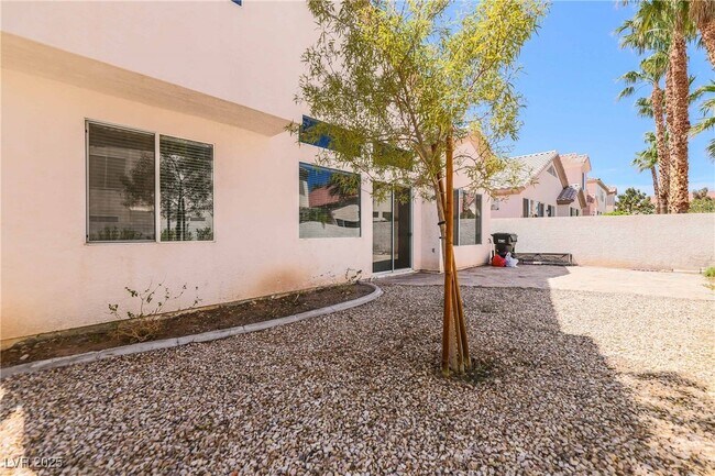 Building Photo - 212 Waterton Lakes Ave