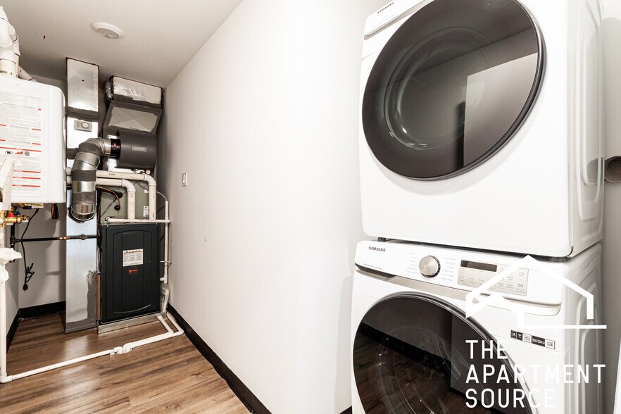 Building Photo - 1428 W Jonquil Ter