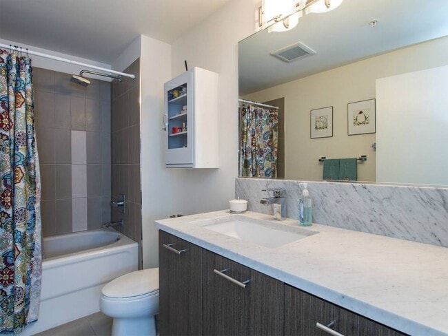 Building Photo - 2911 2nd Ave