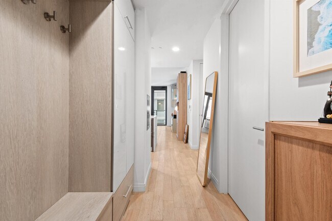 Building Photo - 160 1st St