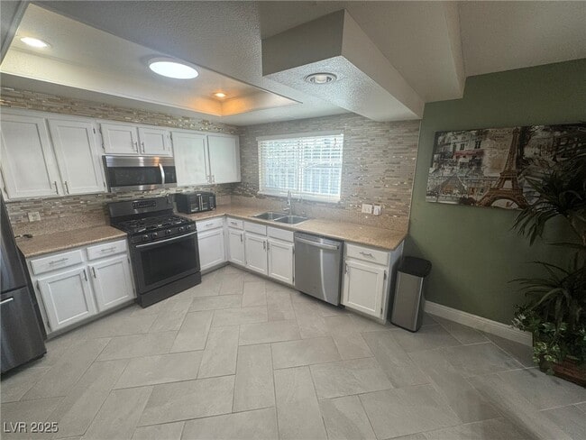 Building Photo - 6224 Miraloma St