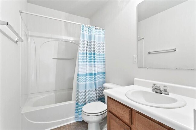 Building Photo - 2760 Englewood Dr