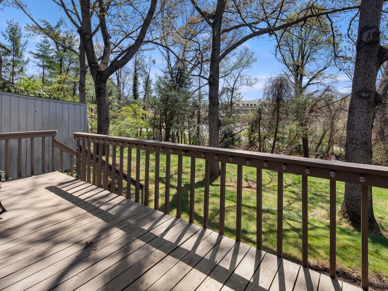 Building Photo - 106 Clubwood Ct