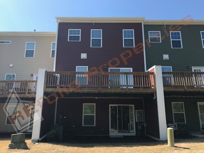 Building Photo - Beautiful 3 Story 3 Bedroom Townhouse with Huge 1st Floor Flex Space with Access to Patio + 2 Car...