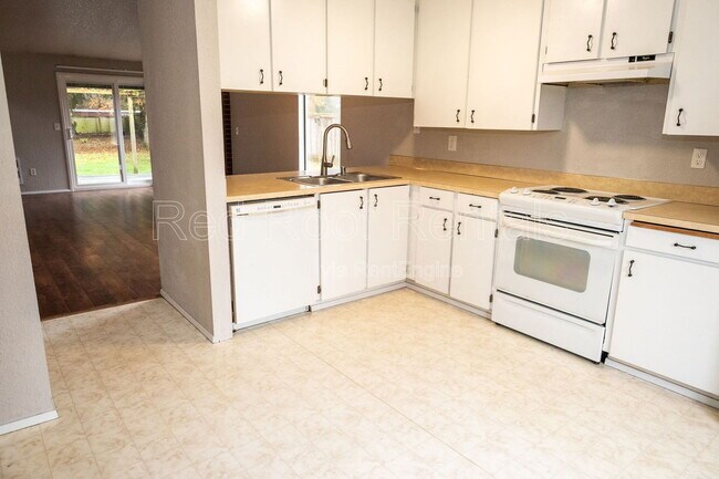 Building Photo - 13702 14th Ave S