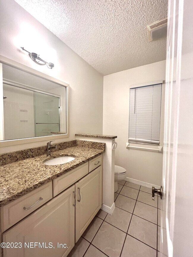 Building Photo - 108 N Lake Cir