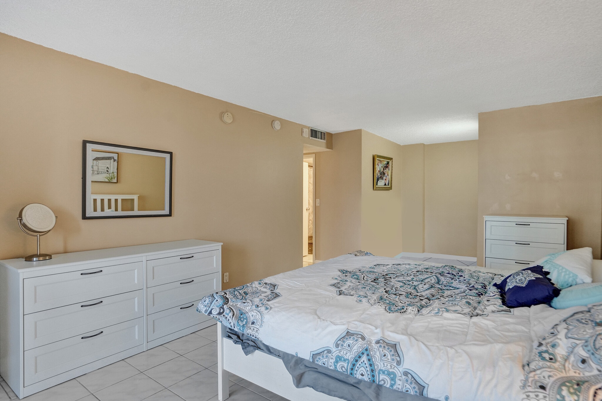Building Photo - 2017 S Ocean Dr