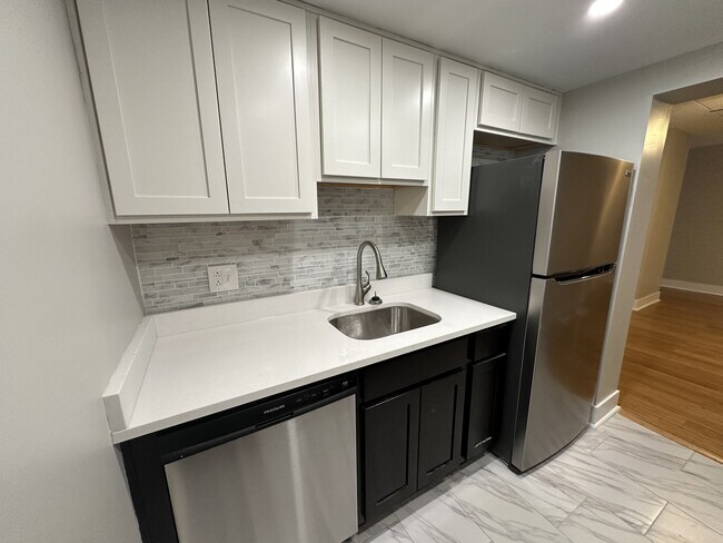 Interior Photo - CHATEAUGAY APARTMENTS -- 004