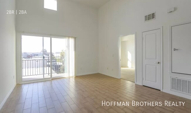 Building Photo - 11925 Kling St