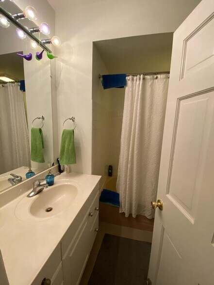 Bathroom - 1450 N Cleveland Ave