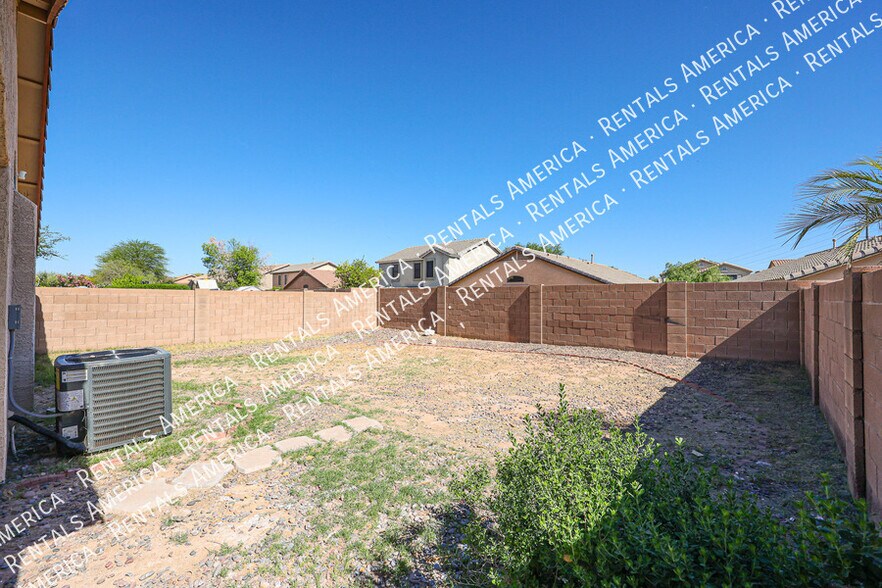 Building Photo - 4930 W Desert Dr