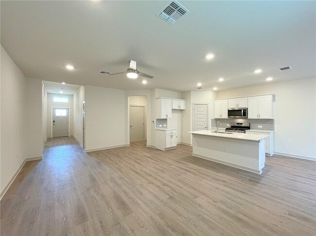 Building Photo - 10501 Defender Trl