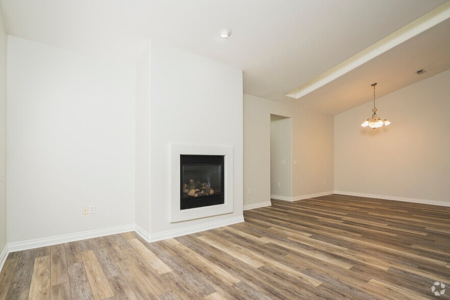 Primary Photo - River Oaks Villas