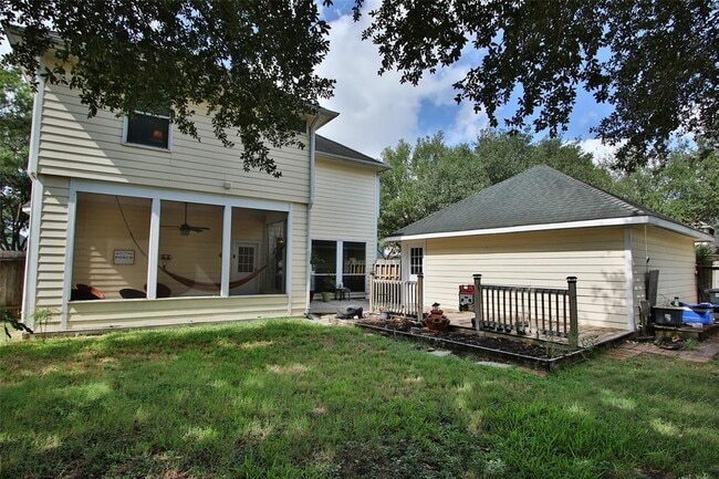 Building Photo - 16242 Pine Thorn Dr