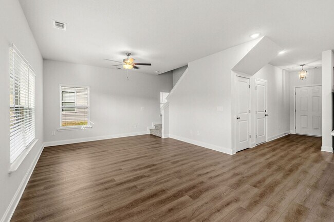 Building Photo - 1212 Vail Dr