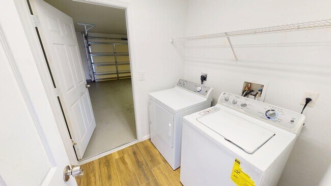 Building Photo - 4232 SW Winslow St