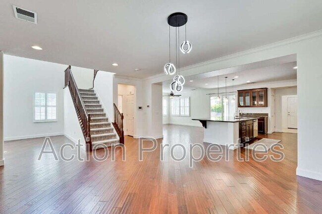 Building Photo - 675 W Esplanade Dr