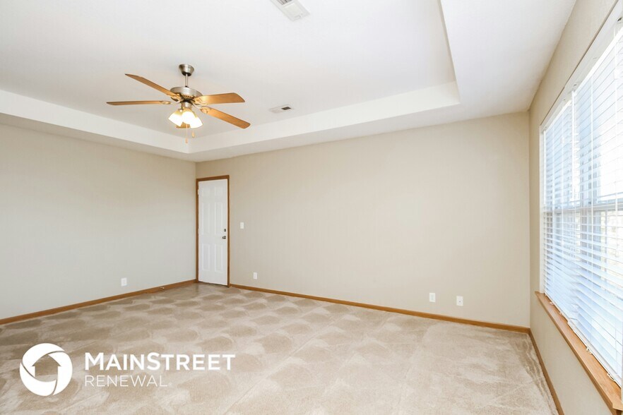 Building Photo - 211 Golfview Dr