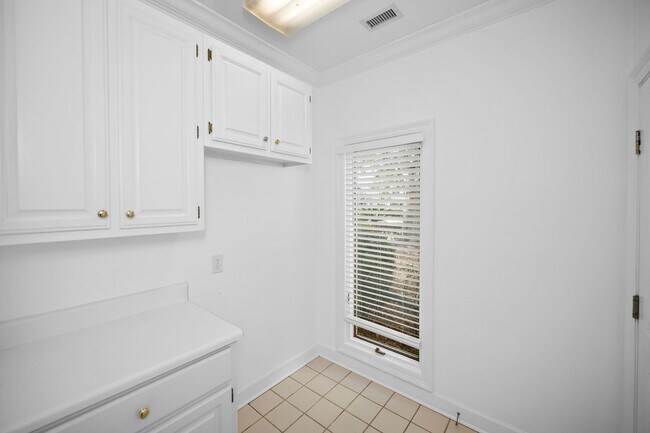 Building Photo - 601 Willow Point Ct