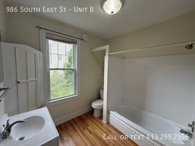 Building Photo - 986 S East St