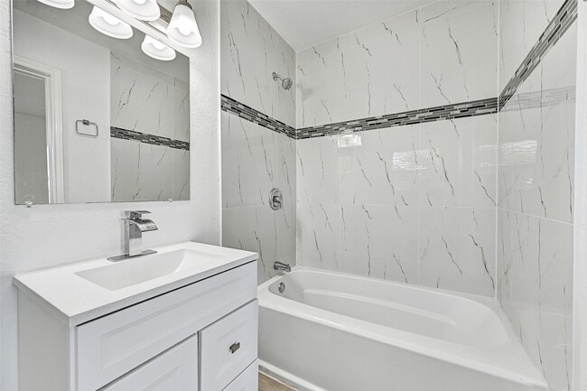 Building Photo - 2328 Wimcrest St