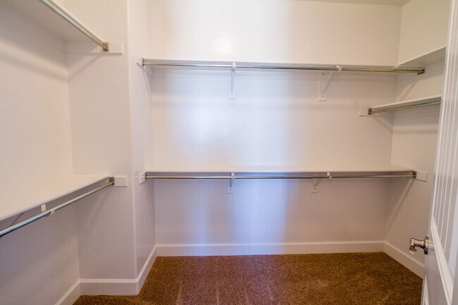 Building Photo - Italian Villages | 3- Bedroom Townhome