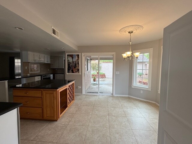 Building Photo - 1240 Tres Lomas Dr