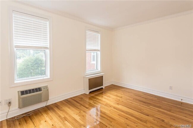 Building Photo - 111 7th St