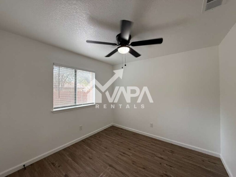 Building Photo - 311 Kingsman St