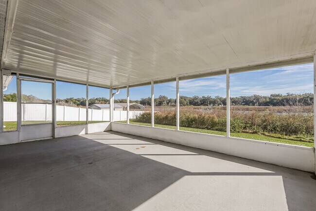 Building Photo - 38926 Carr Dr