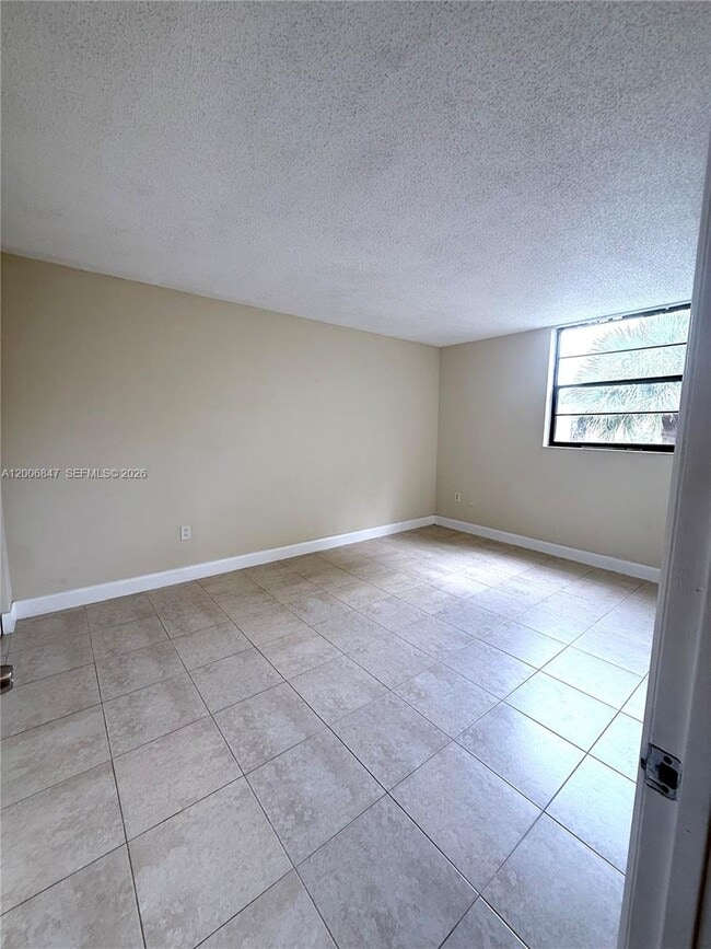 Building Photo - 10835 SW 112th Ave