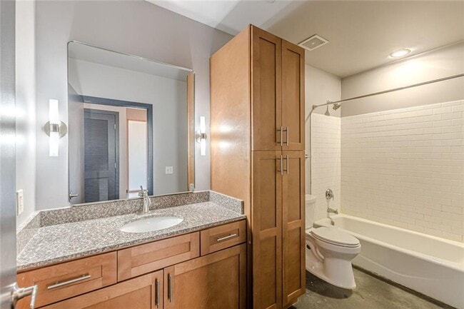 Building Photo - 620 Glen Iris Dr NE