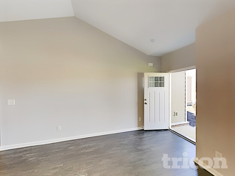 Building Photo - 1014 Cyril Dr