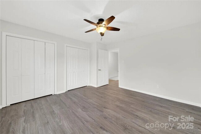 Building Photo - Fully Remodeled | 2BR/1.5BA Condo | Willowbrook