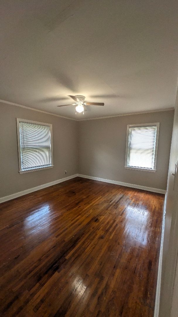 Building Photo - Cozy 2-Bedroom Home with Hardwood Floors & Spacious Yard