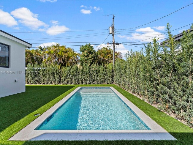 Building Photo - 5841 SW 13th St