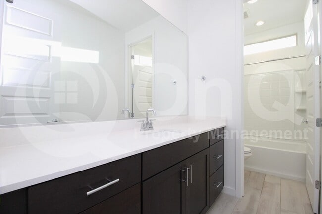 Building Photo - 670 S Jacana Ln