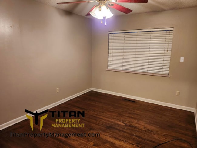 Building Photo - 3b/2b house