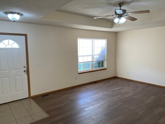 Building Photo - Great 3 bed 2 bath home in SE Springfield