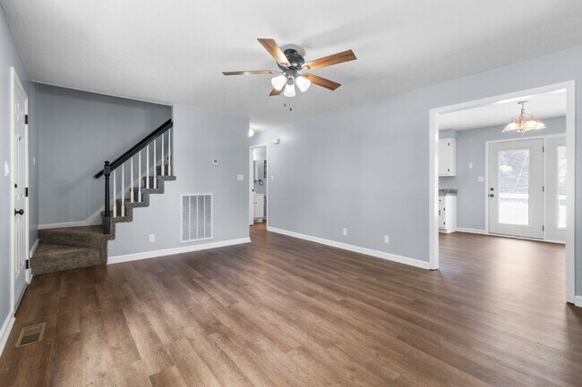 Building Photo - Newly renovated three bedroom home for ren...