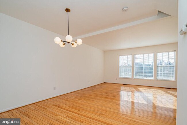 Building Photo - 2507 James Maury Dr