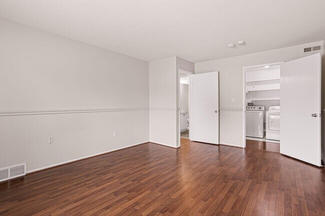 Building Photo - 44417 Savery Dr
