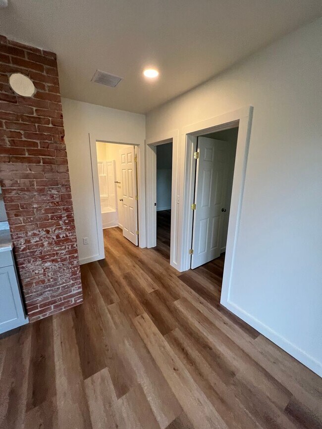 Building Photo - 73 Buell St