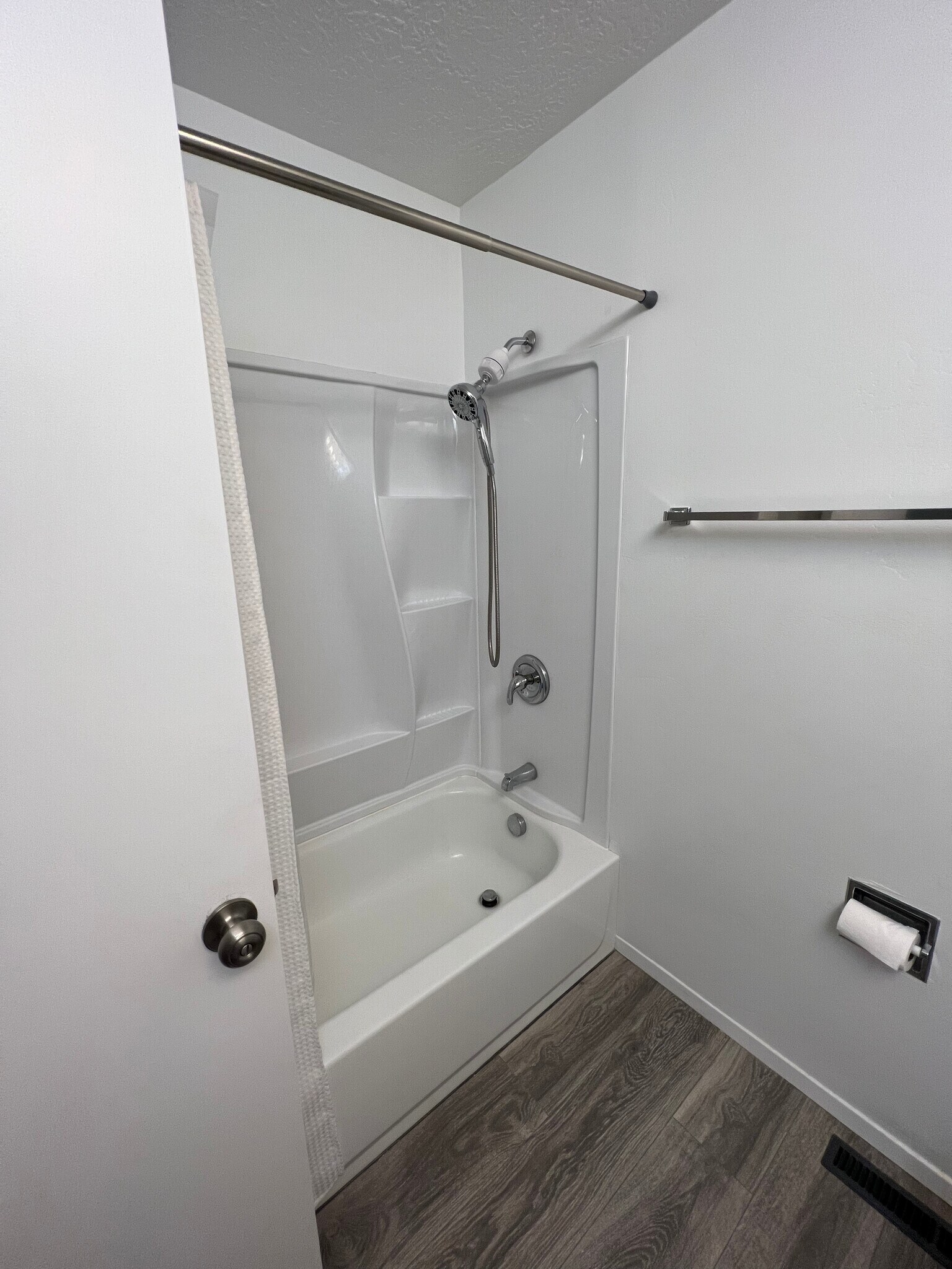 Bathroom - 264 E 500 N