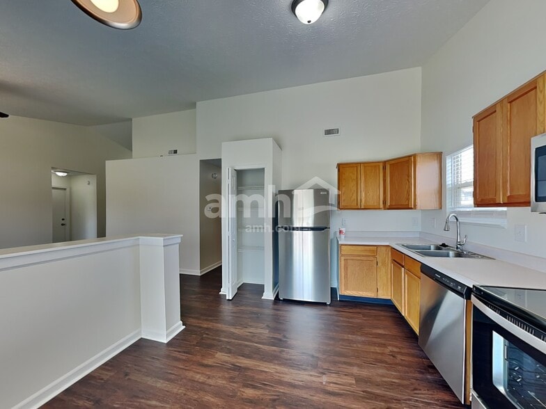 Building Photo - 5223 Waterton Lakes Dr