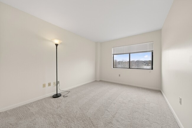 Building Photo - 200 Sanders Ferry Rd