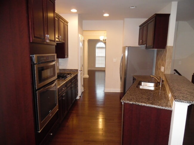Building Photo - Luxury Townhome- Anne Arundel, MD